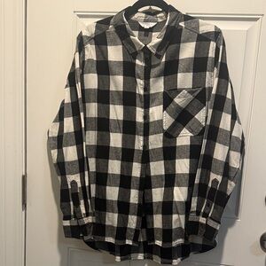 Time and Tru Black and White Check Button-Up Shirt
